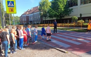 Spotkanie uczniów klasy I b z policjantem 